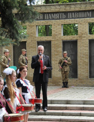 Представники влади привітали ветеранів і мешканців м. Красногорівка