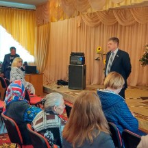 Дьяченко О.М. відвідав  Новомихайлівський будинок ветеранів
