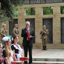 Представники влади привітали ветеранів і мешканців м. Красногорівка